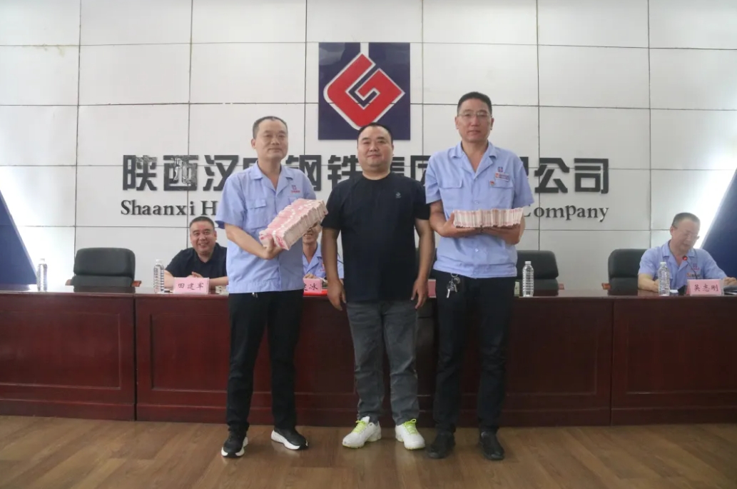 奮戰(zhàn)結(jié)碩果 技改啟新程——陜西元太倫鋼鐵有限責(zé)任公司召開周年慶典暨一號(hào)軋線改造圓滿完成表彰大會(huì)